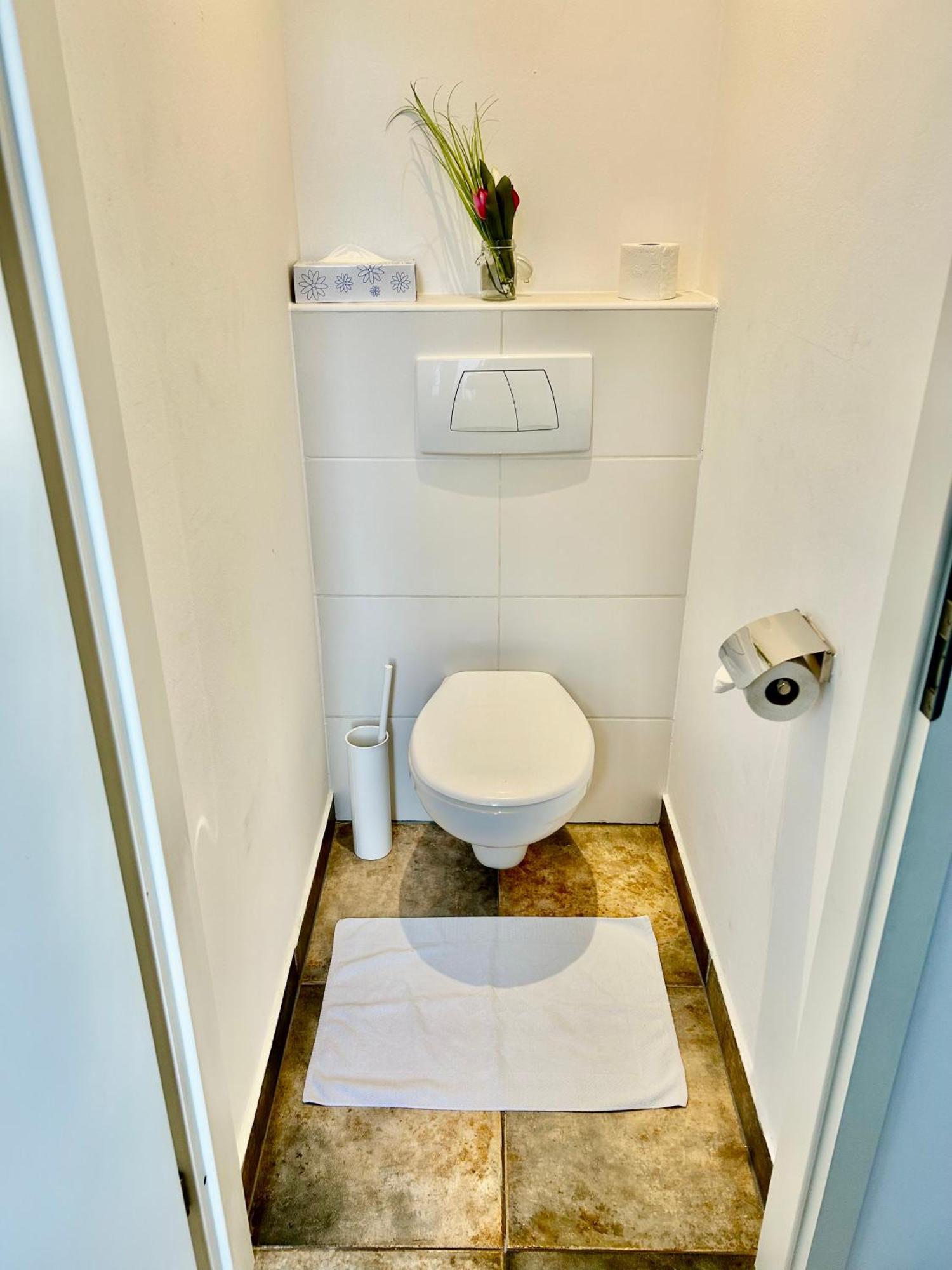 Schoene, Helle Wohnung In Stadtnaehe ウィーン エクステリア 写真